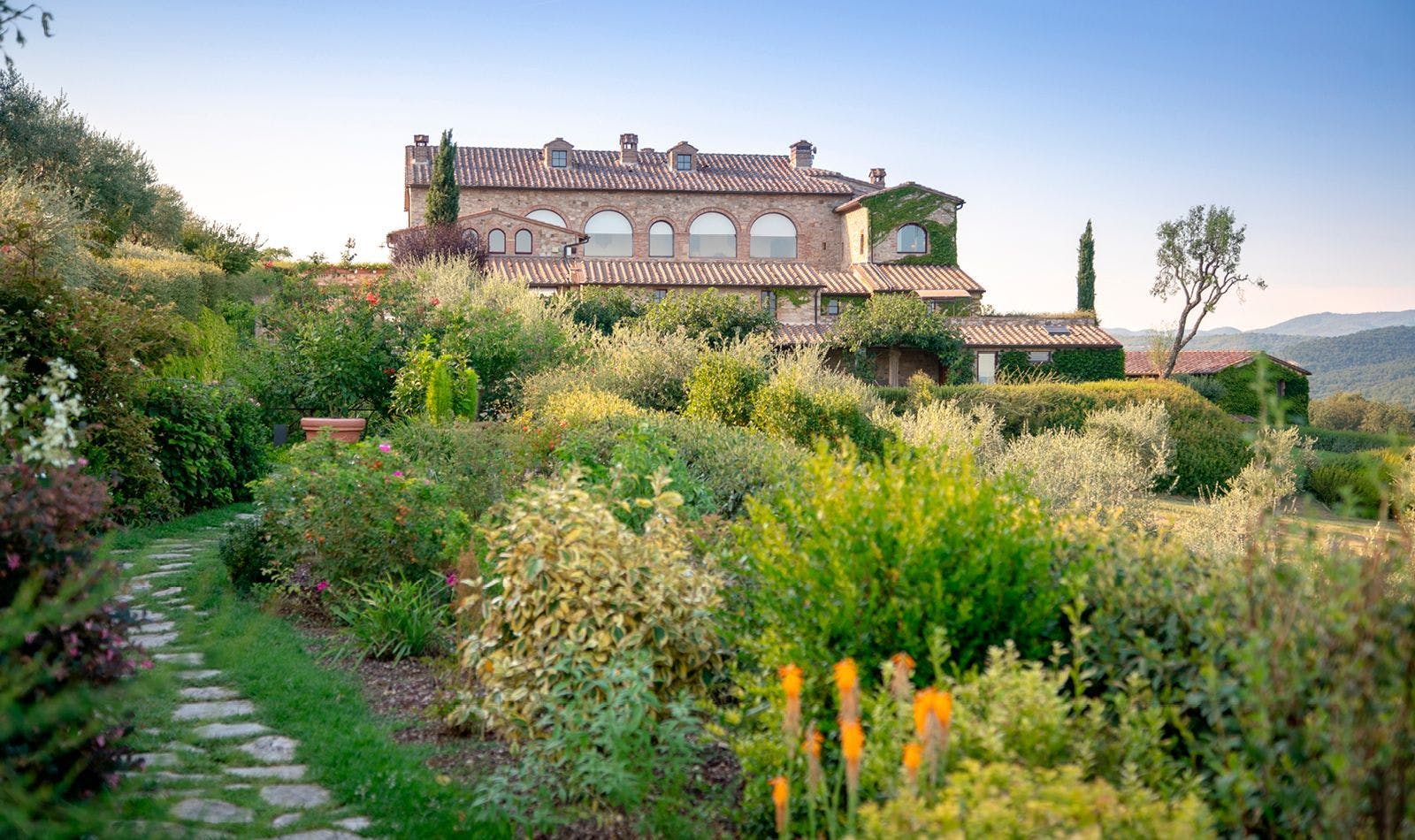 Tuscan countryside is perfect for romantic anniversary