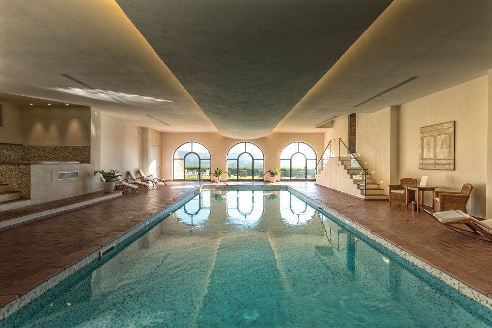 piscina interna riscaldata hotel le fontanelle