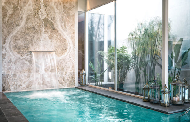 Piscina cromoterapica